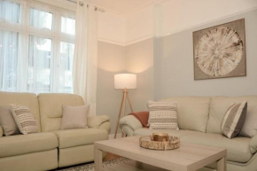 3 Bed House in the heart of Palmers Green, London